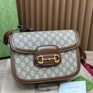 ✨✨Gucci Grained Calfskin Logo Belt Bag 25